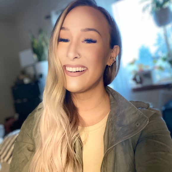 Meet your Posher, Hayley - Picture 1 of 1